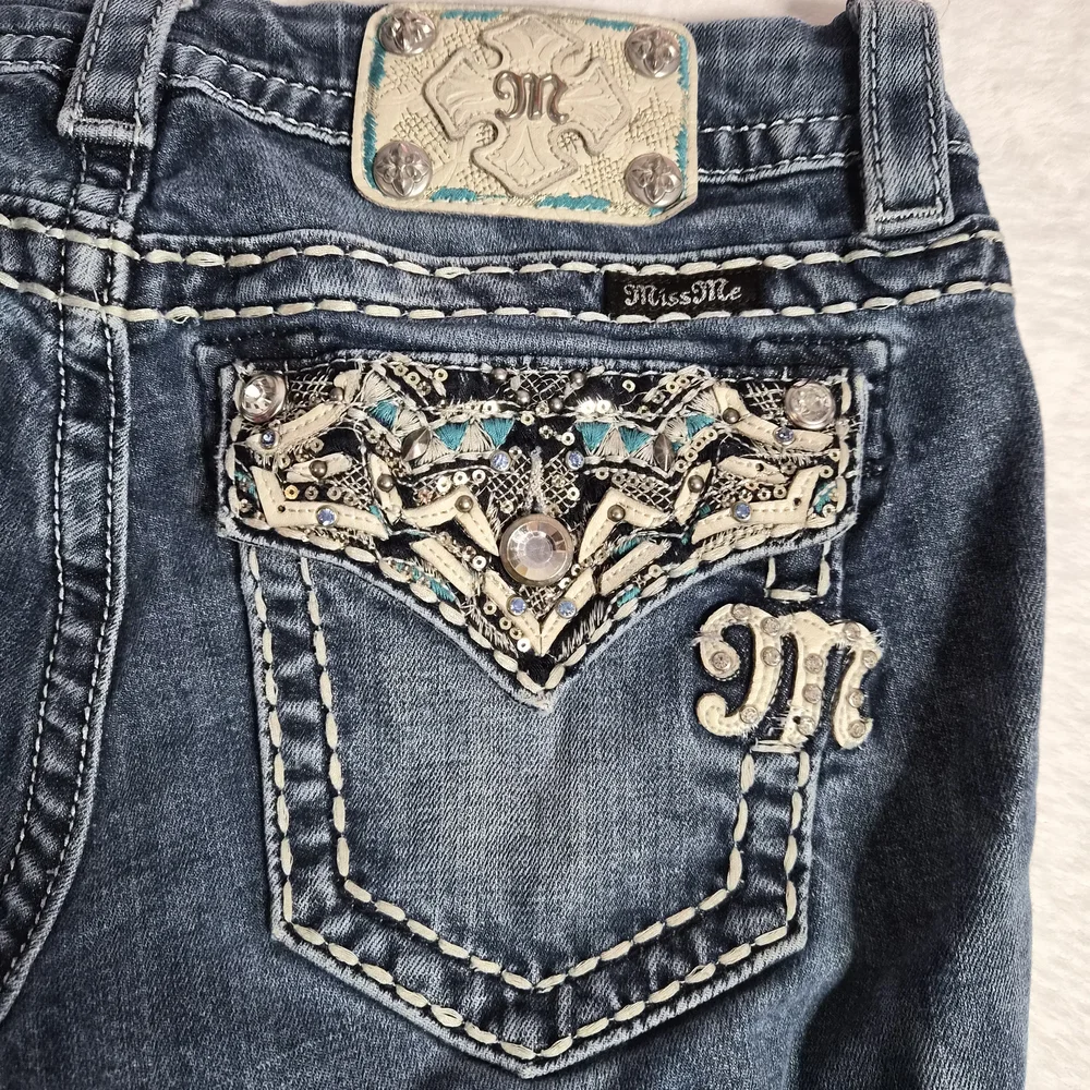 Miss Me Blue Jeans with Embellished Pockets Size 27 - Picture 3 of 9